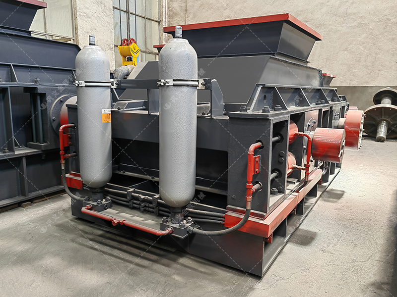 單臺(tái)中大型全自動(dòng)液壓對輥制砂機(jī)設(shè)備發(fā)往河北