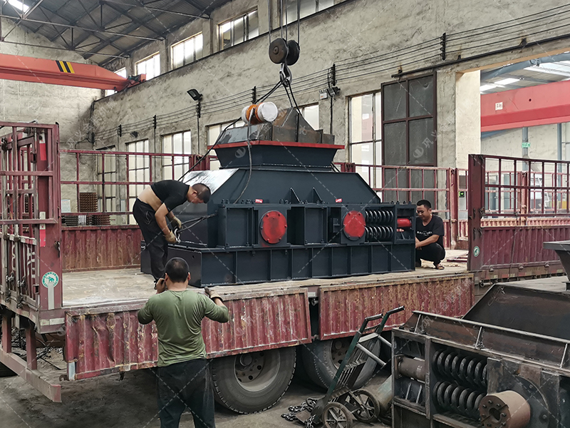 2PG1200x800型對(duì)輥制砂機(jī)發(fā)貨 單臺(tái)制砂機(jī)發(fā)往陜西