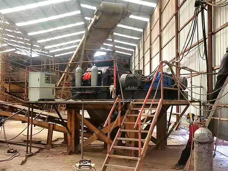 石頭碎成砂子能不能用？液壓對輥制砂機制砂效果怎么樣？