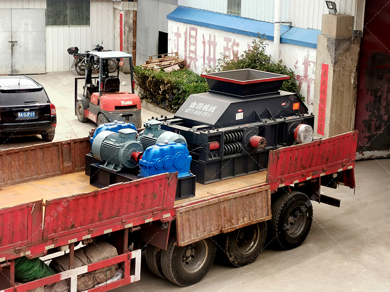 花崗巖制成沙子用對輥制沙機還是沖擊制砂機，哪個好用？