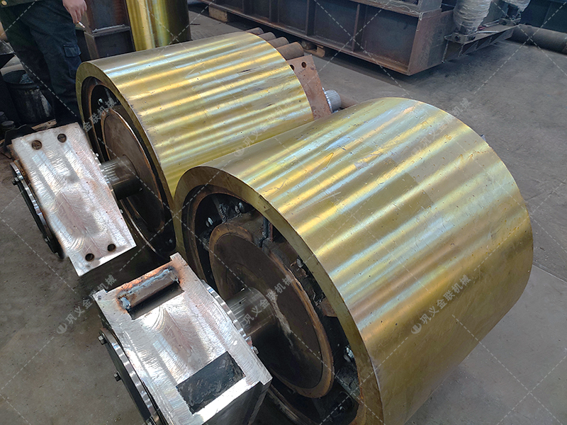 操作簡便高產(chǎn)：1000x800液壓對輥制砂機的人性化設計揭秘